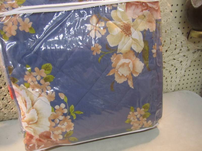 lot 228 image: Full Size Quilted Bed Spread  EW6...