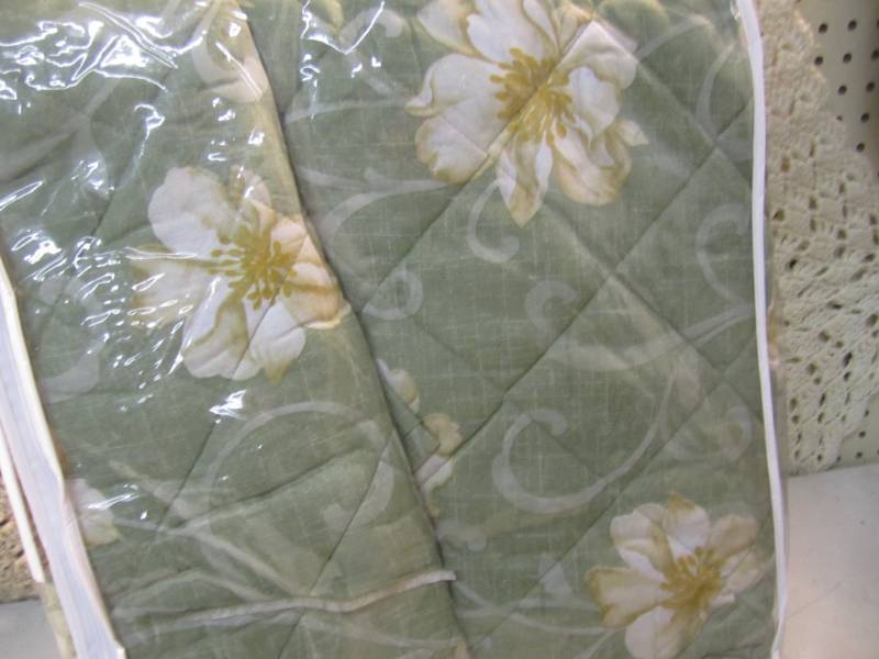 lot 229 image: Twin Size Quilted Bed Spread  EW6...