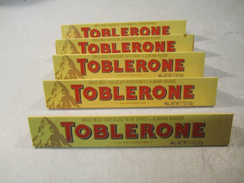 lot 235 image: 5 Toblerone Swiss Milk Chocolate wi...