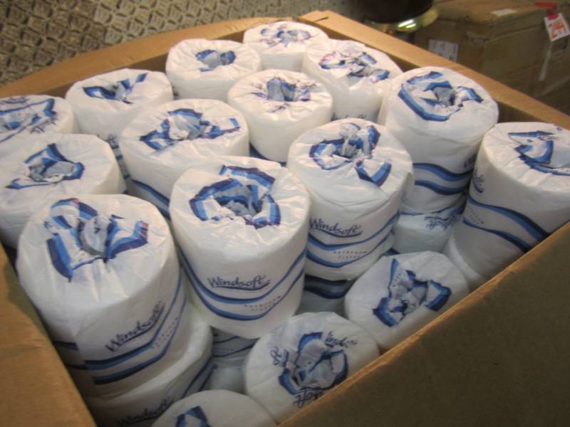 lot 293 image: Box with 61 Rolls of Bathroom Tissu...