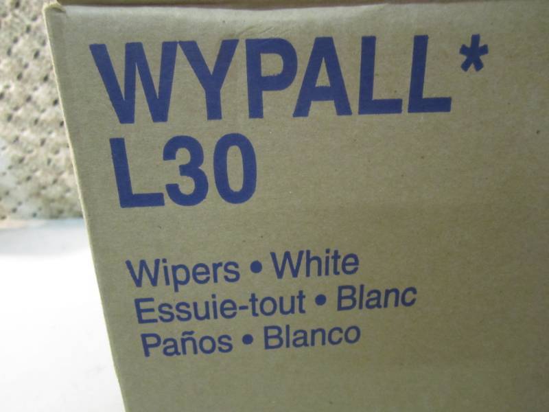 lot 303 image: Case of 720 Wypall L30  9.8 x 15.4...