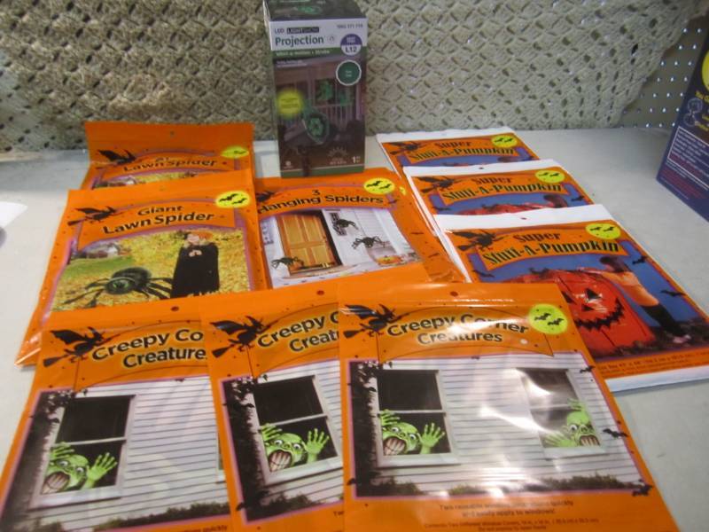 lot 315 image: Lot of Halloween Yard and Window De...