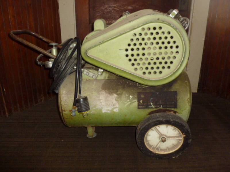 lot 3 image: Air Compressor