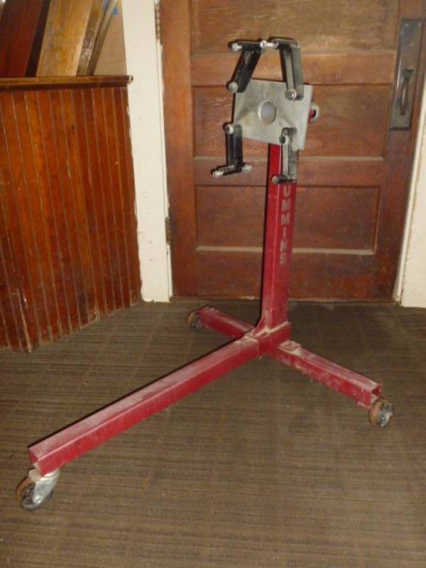 lot 7 image: Engine Stand