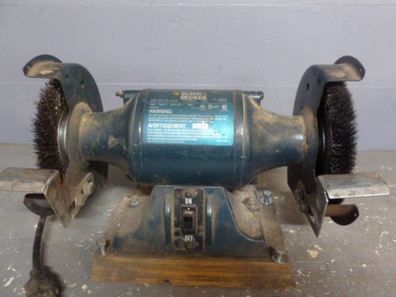 lot 11 image: Bench Grinder