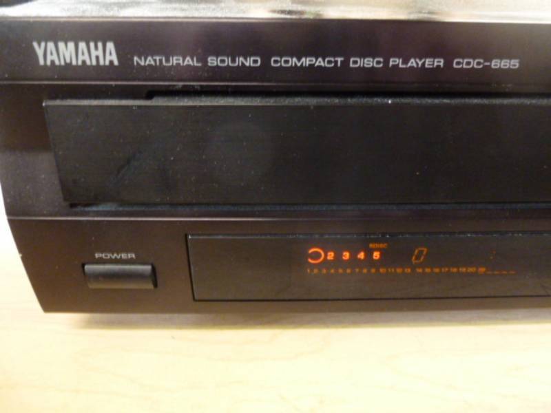 lot 16 image: Yamaha CD Player