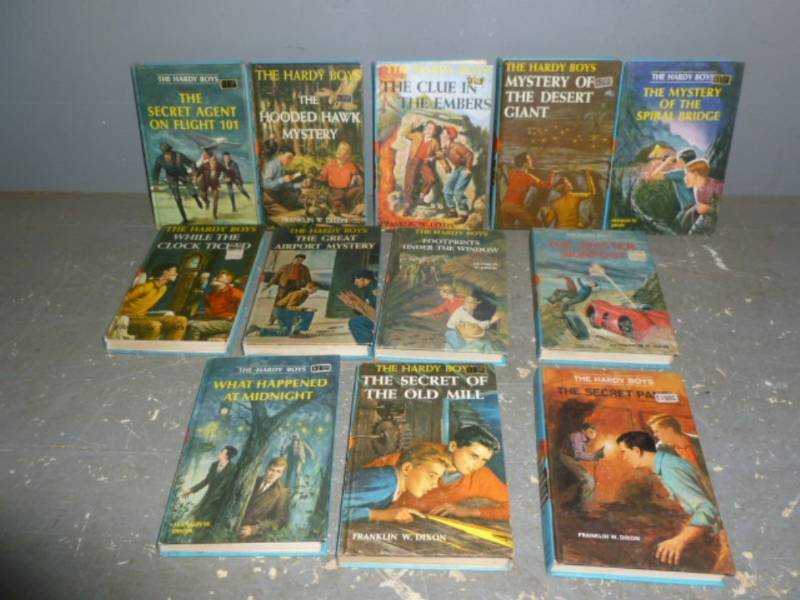 lot 26 image: Vintage Hardy Boys Books
