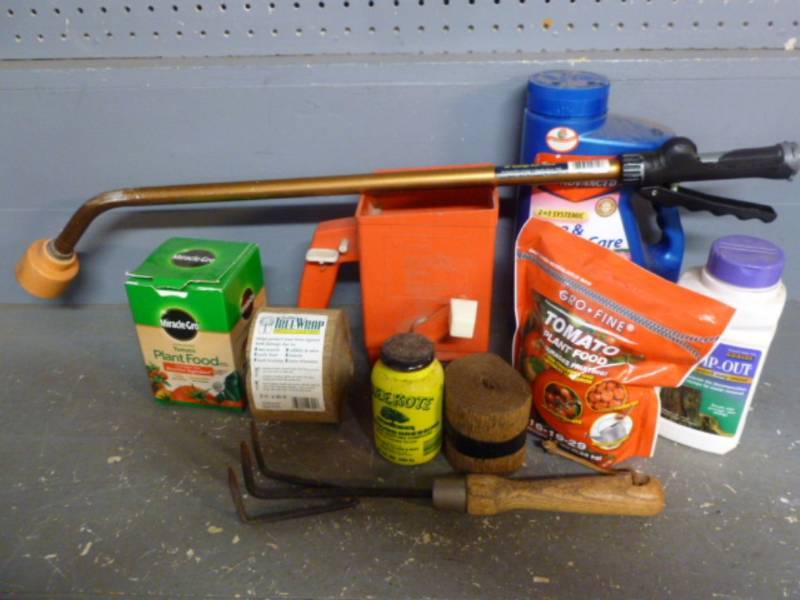 lot 31 image: Lawn And Garden Items