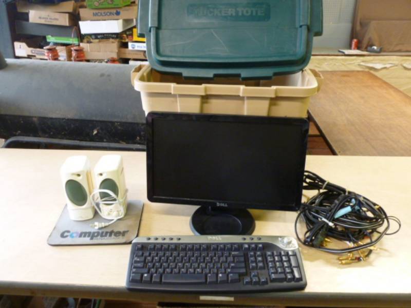 lot 40 image: Computer Monitor