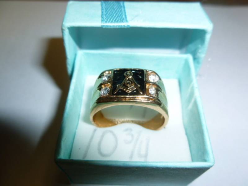 lot 44 image: Mens Ring