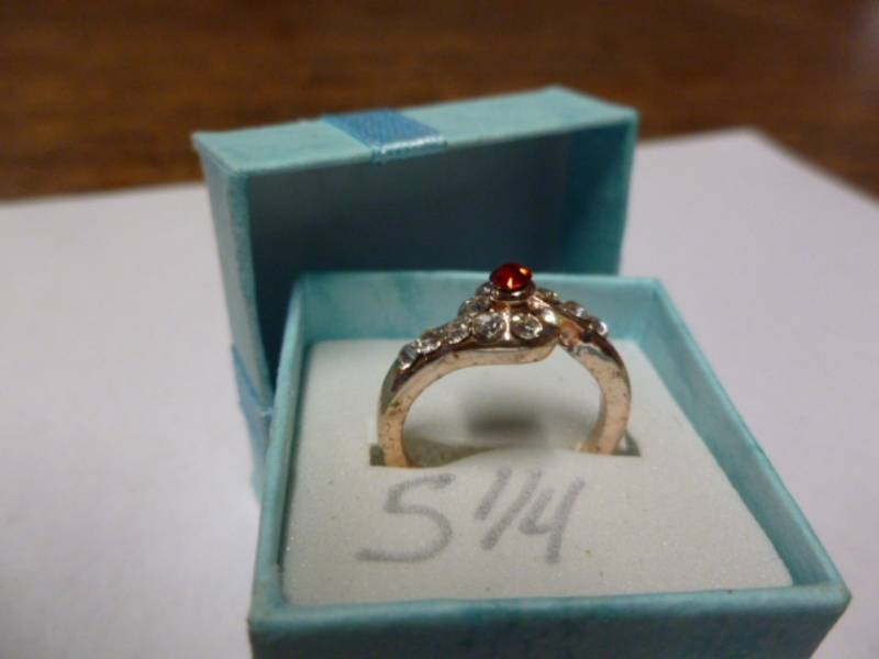 lot 45 image: Ladies Ring