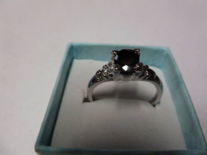 lot 49 image: Ladies Ring
