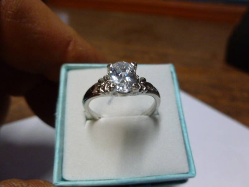 lot 51 image: Ladies Ring