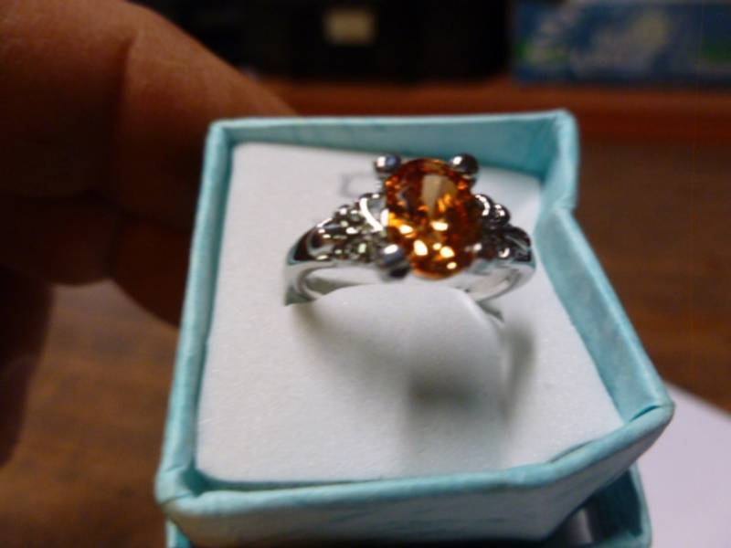 lot 52 image: Ladies Ring