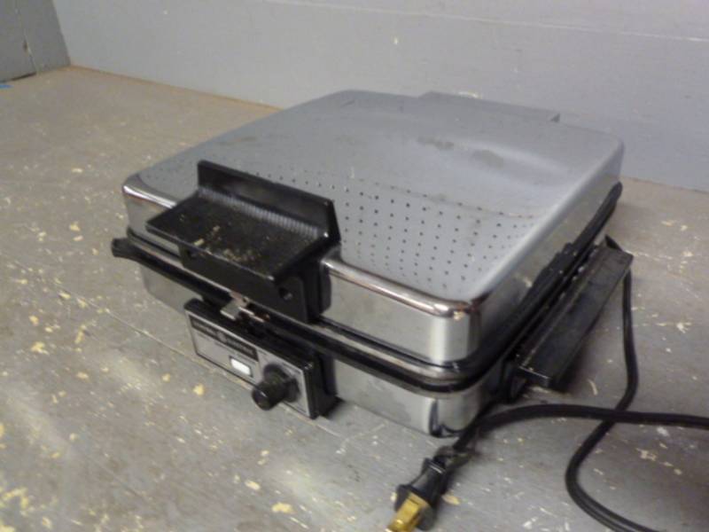 lot 57 image: Vintage Waffle Baker