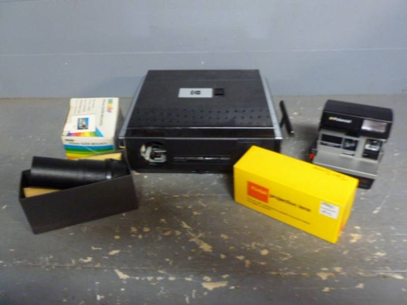 lot 66 image: Vintage Camera Items