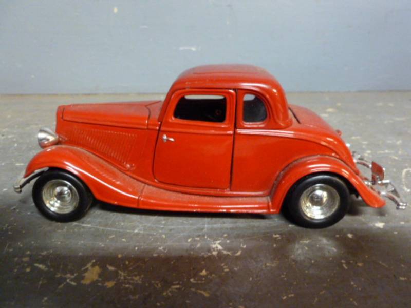 lot 74 image: Die Cast Metal Car