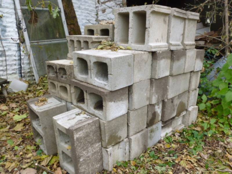 lot 91 image: Cement Blocks