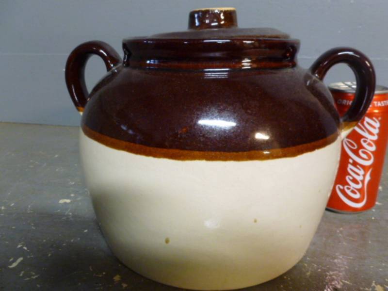 lot 94 image: Vintage Bean Pot