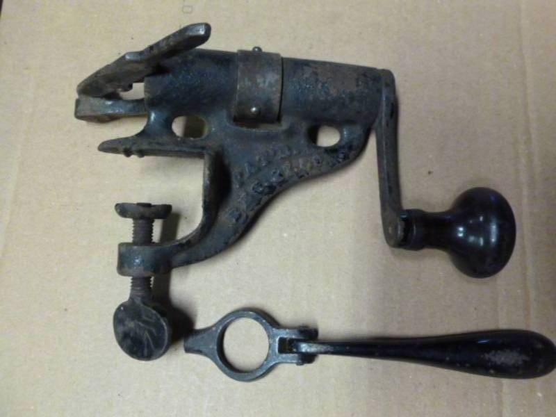 lot 106 image: Antique Reloading Tool