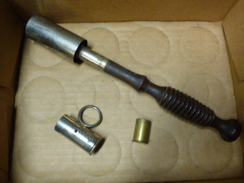 lot 107 image: Vintage Reloading Items