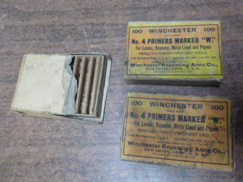 lot 115 image: Antique Reloading Items