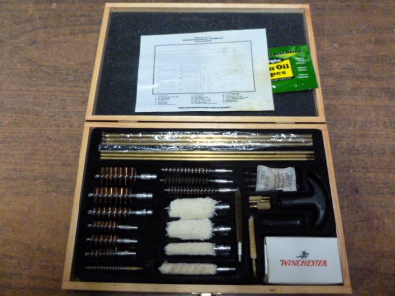 lot 205 image: Gun Cleaning Kit