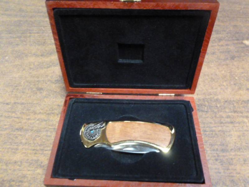 lot 208 image: Collector Knife