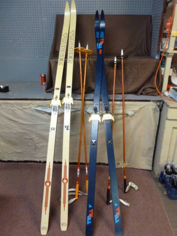 lot 217 image: Cross Country Skis