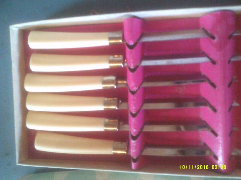 COLLECTIBLE MIRRORED POLISHED STRAK KNIVES