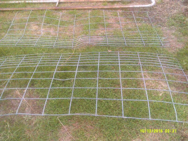 2 SMALL CATTLE PANELS