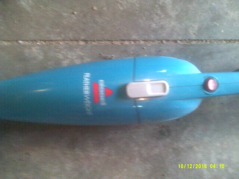 BISSEL FEATHER WEIGHT VACCUUM