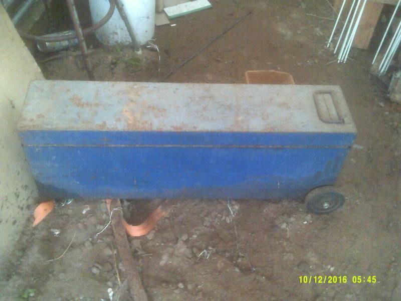 METAL BOX ON WHEELS