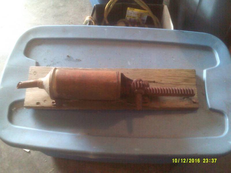 ANTIQUE SAUAGE STUFFER