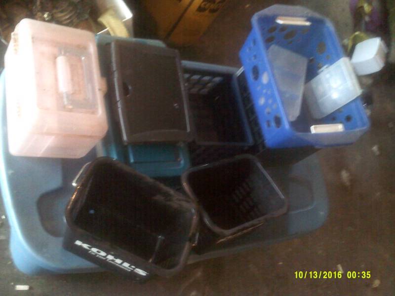 SMALL PLASTIC TOTES