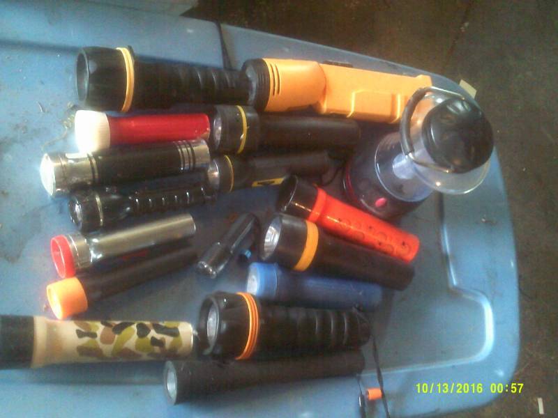 16 FLASH LITES 1 LANTERN