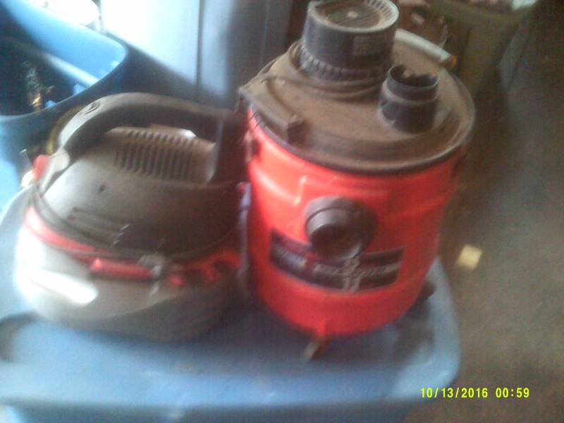 6 GAL SHOP VAC 2 12 GAL HUSKEY SHOP VAC