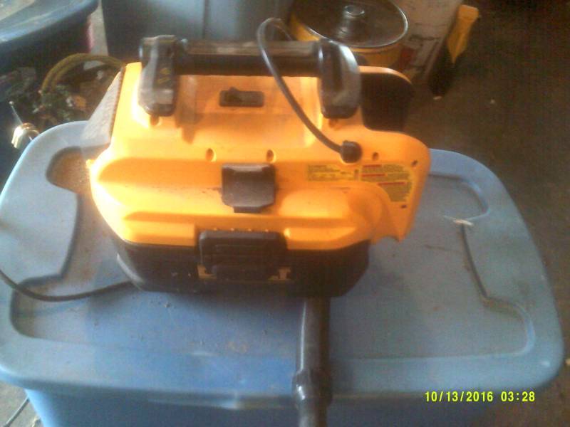 DEWALT WET DRY VAC