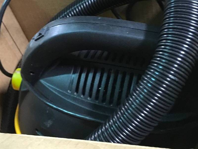 lot 40 image: Ridgid  2.5 Gal. 1.75-Peak HP Compact Wet Dry Vac