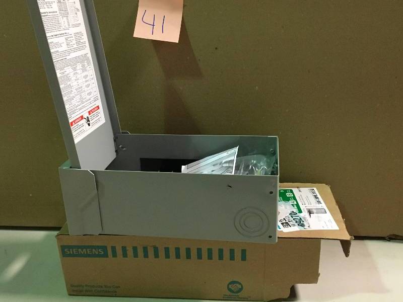 lot 41 image: Siemens W0408ML1125U 125 Amp Main Lug Load Center