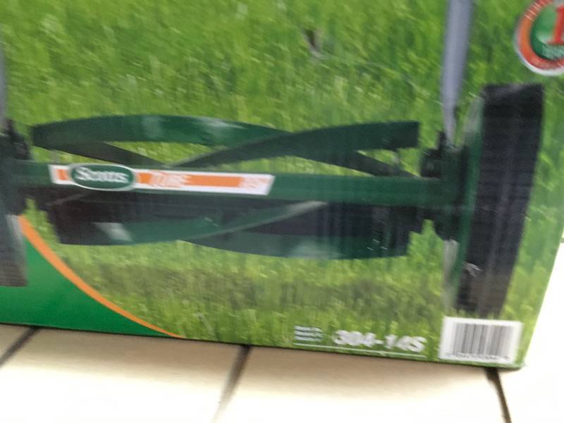 lot 88 image: SCOTTS 14 in. 5-Blade Manual Walk Behind Reel Mower
