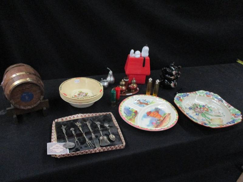 Shot Gun Shell Salt and peper, rice crispy bowls, tiered chicken, Snoopey and Barrekl banks