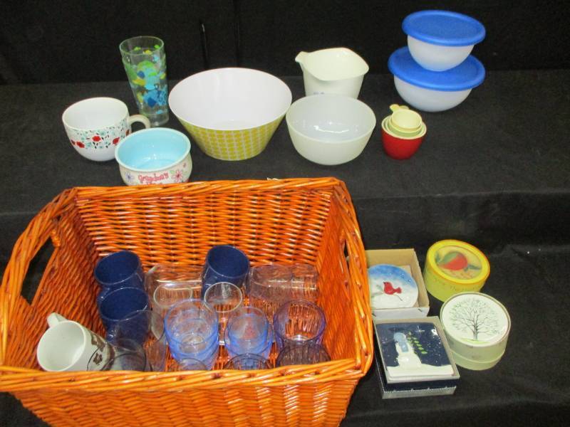 Various kitchen items