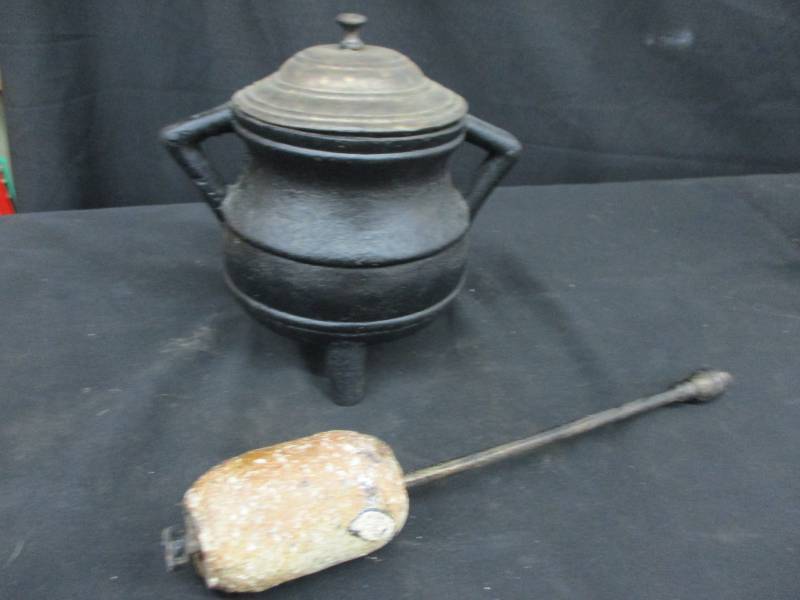 Cast Iron 8 High pot with wand inside