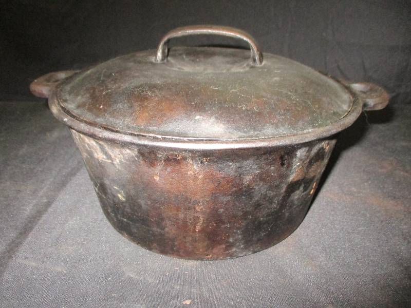 Cast Iron Dutch Ovenwith Lid 4.5 qt