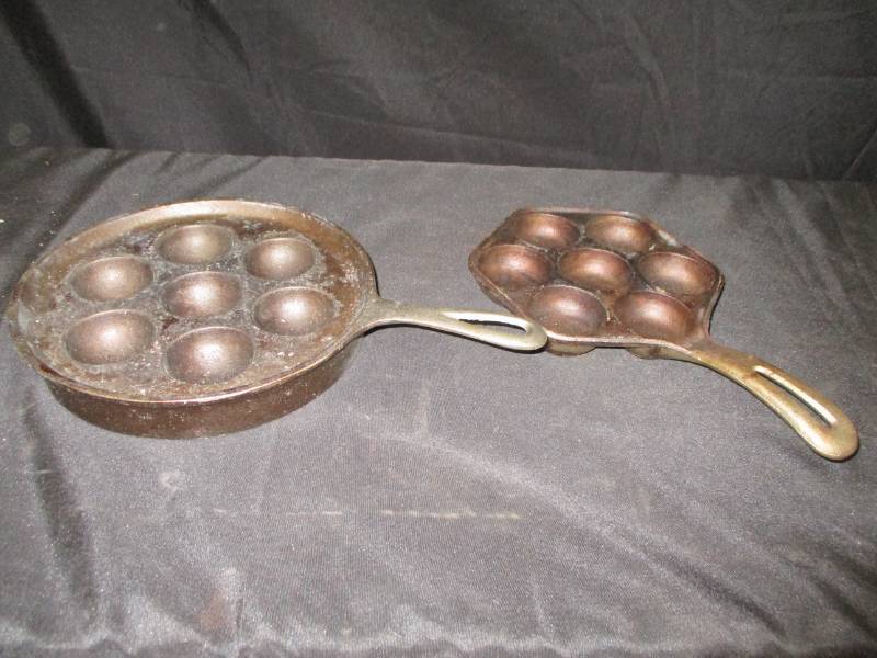 Cast Iron 2 popover or cornmbread pans