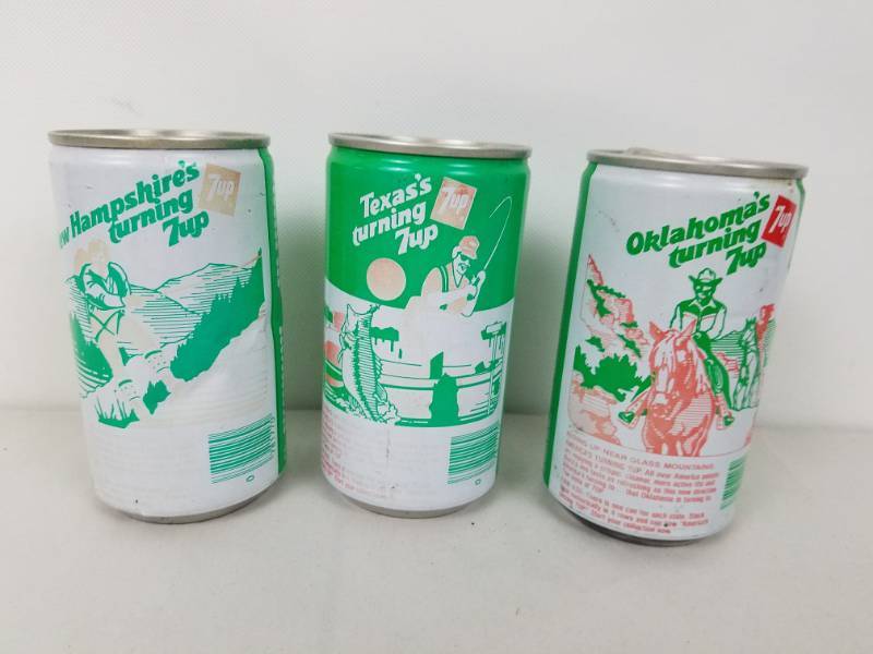 3 vintage 7-Up Cans