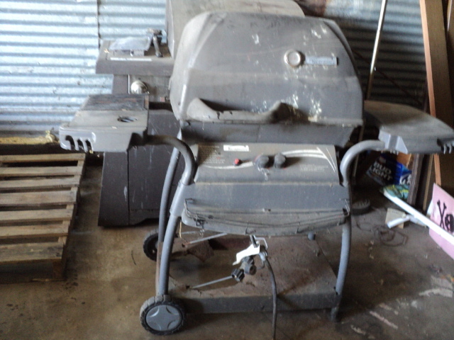 lot 20 image: Kenmore grill needs cleaning...