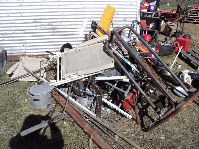 lot 28 image: pile of metal scrap - more to be ad...