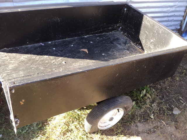 lot 47 image: utility trailer - needs tires pumpe...